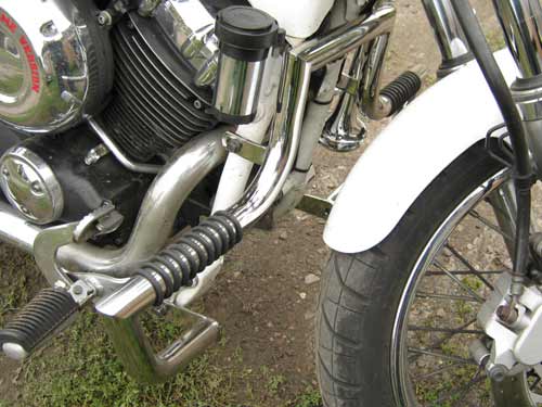 Захисні дуги з підставками для ніг на мотоцикл Yamaha Drag Star XVS 400, 650 А Castom