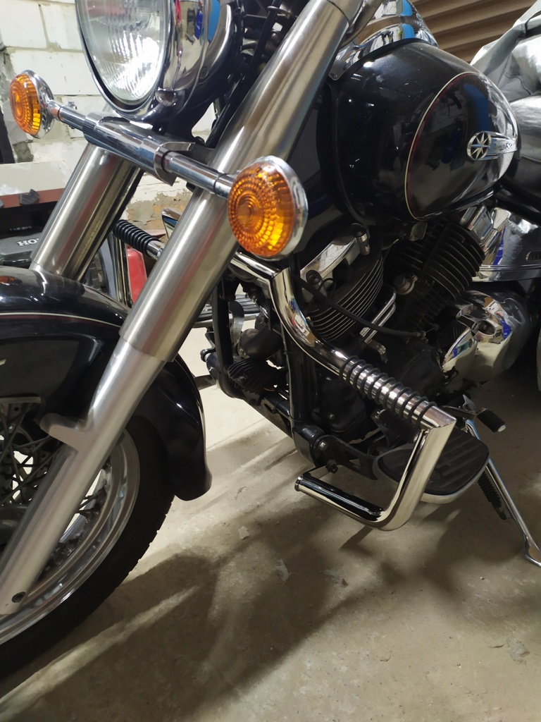 Захисні дуги з підставками для ніг на мотоцикл Yamaha Drag Star XVS 400, 650A Classic