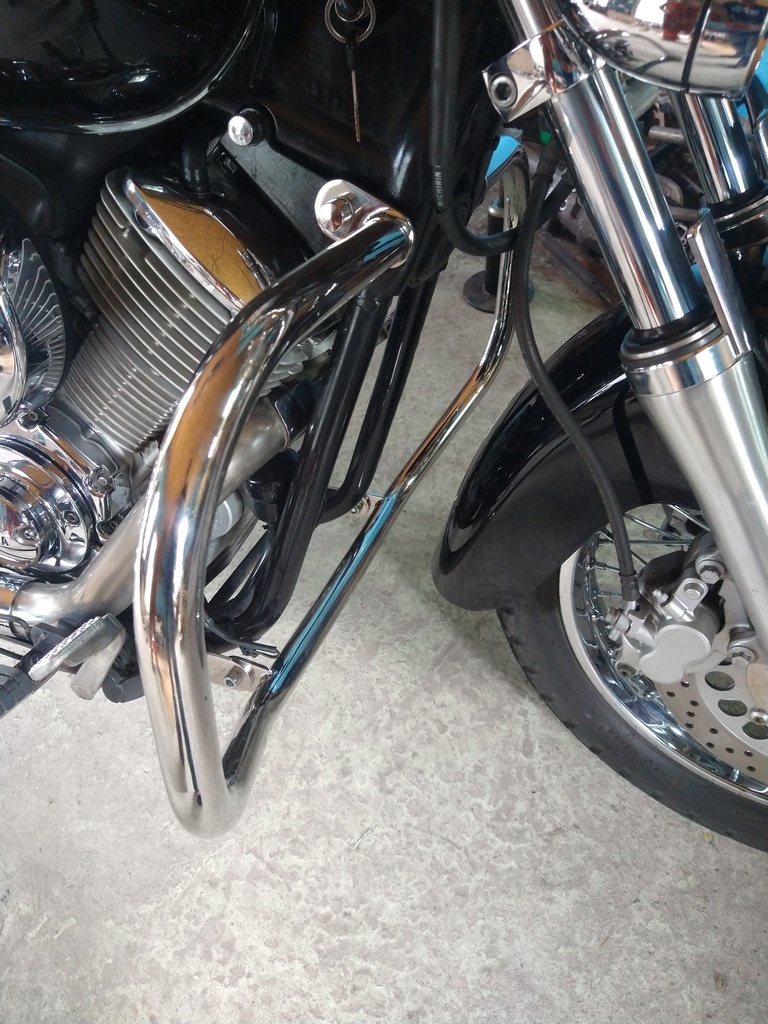 Захисні дуги округлої форми на мотоцикл Yamaha Drag Star 1110.